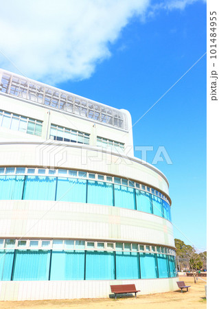 各務原市、各務原市立中央図書館の風景 101484955