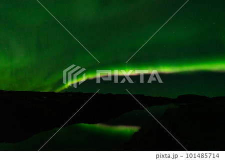 Aurora borealis pink and green light beams over the lake 101485714
