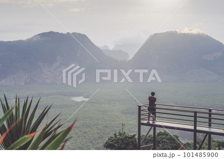 A photographer photographs a beautiful view from the Samet Nanghse observation deck in Thailand. Magnificent mountain landscape for lovers of landscape photography, tourists and travelers 101485900