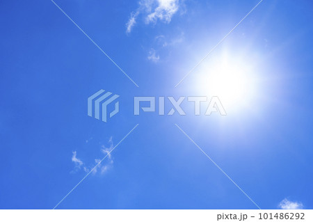 夏空の太陽と雲　横浜 101486292