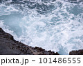 海の波しぶき 101486555