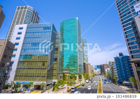 日本の東京都市景観　白金高輪駅やアエルシティ・NBFプラチナタワーなどを望む 101486839
