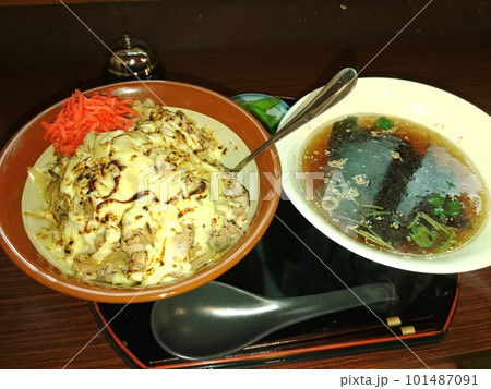 チーズ豚丼 101487091