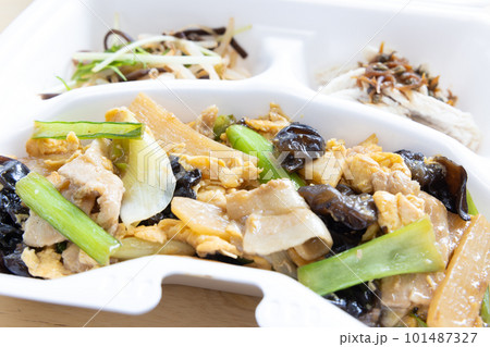 美味しい豚肉と野菜の玉子炒め 美味しい豚肉と野菜の玉子炒め 101487327
