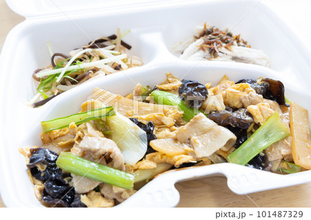 美味しい豚肉と野菜の玉子炒め 101487329