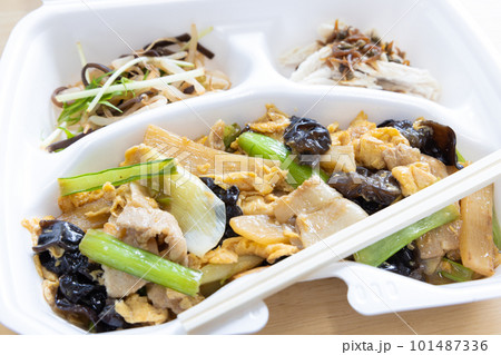 美味しい豚肉と野菜の玉子炒め 101487336