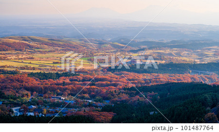 くじゅう連山　ドライブイン展望から観える風景　(やまなみハイウェイ)　大分県 101487764