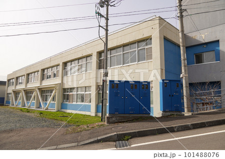 泊村立泊小学校（統合前の旧校舎） 101488076