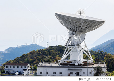 内之浦宇宙空間観測所　衛生追跡センターのパラボラアンテナ 101488783