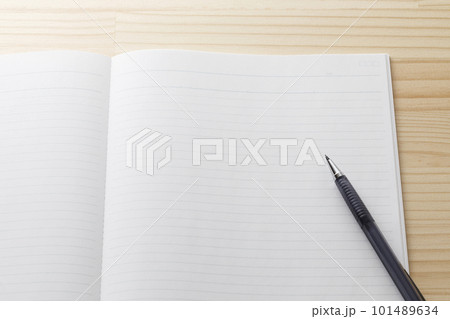 文房具のシャープペンシルとノート 101489634