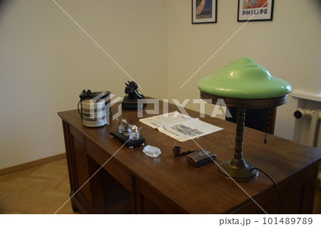 リトアニア　杉原千畝記念館（旧日本領事館跡）執務室　机 101489789