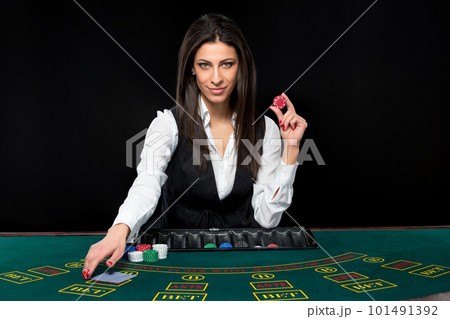 The beautiful girl, dealer, behind a table for poker 101491392