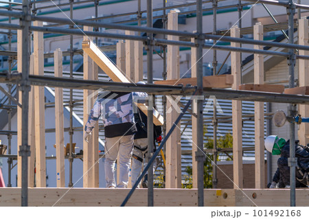 建築現場 職人 木造 建方 建築現場 職人 木造 建方 101492168