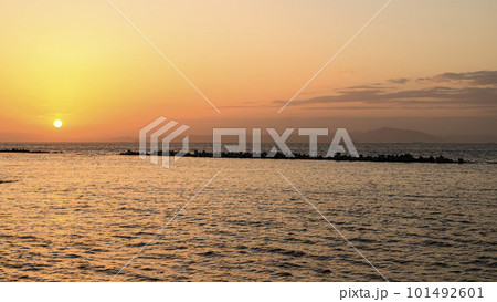 朝焼けの東京湾（春） 101492601