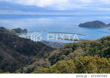波介山展望公園 大峠展望所から土佐湾を眺める (高知県 土佐市) 波介山展望公園 大峠展望所から土佐湾を眺める (高知県 土佐市) 101493569