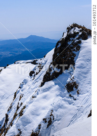 残雪期の谷川岳・オキノ耳から見たトマノ耳 残雪期の谷川岳・オキノ耳から見たトマノ耳 101493712