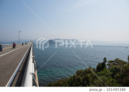 瀬崎陽の公園から角島大橋、本州を望む 101495386