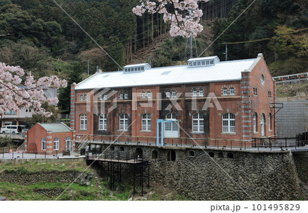 春、耐震補強工事が終わり一般公開が始まった旧端出場水力発電所（マイントピア別子） 101495829