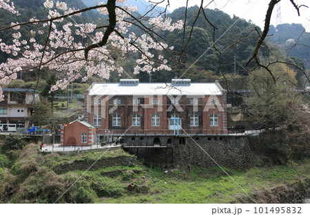 春、耐震補強工事が終わり一般公開が始まった旧端出場水力発電所（マイントピア別子） 101495832