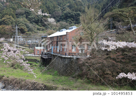 春、耐震補強工事が終わり一般公開が始まった旧端出場水力発電所（マイントピア別子） 101495853