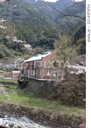 春、耐震補強工事が終わり一般公開が始まった旧端出場水力発電所（マイントピア別子） 101495854