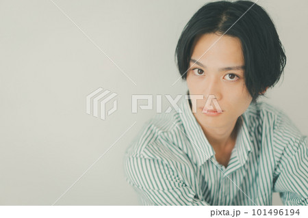 in his twenties  101496194