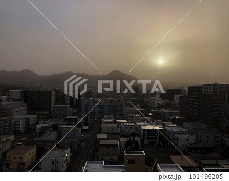 黄砂降る札幌市の風景 101496205