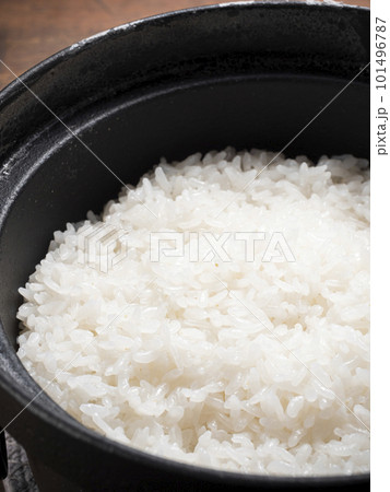 炊きたてご飯　鉄釜 101496787