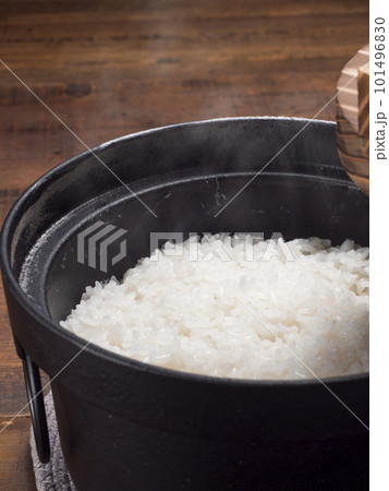 炊きたてご飯　鉄釜 101496830