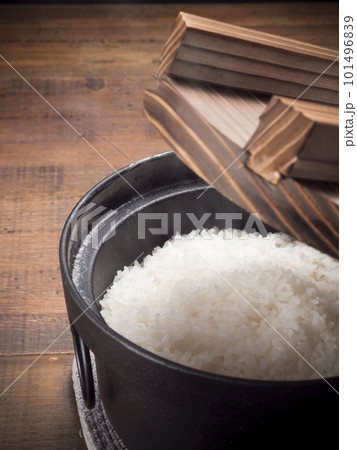炊きたてご飯　鉄釜 101496839