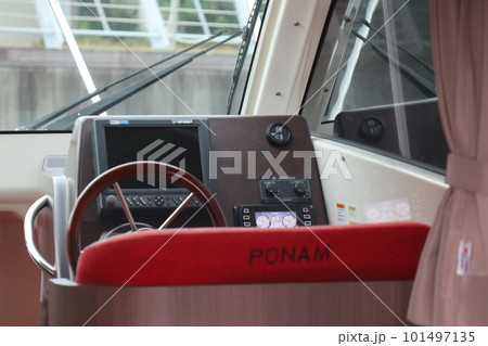 ヨットハーバーとクルージングのイメージ 101497135