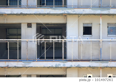 解体中の団地建物　イメージ 101497261