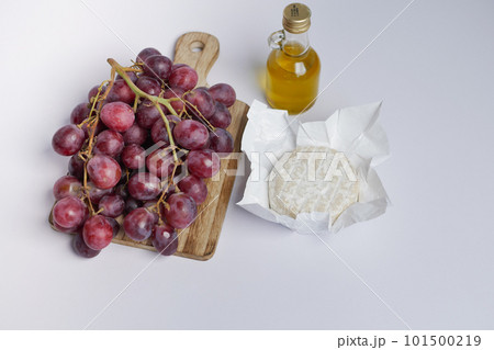 fresh goat cheese and grape fruit on wooden background. 101500219
