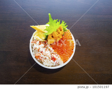 海鮮丼（うに・イクラ・蟹） 101501197