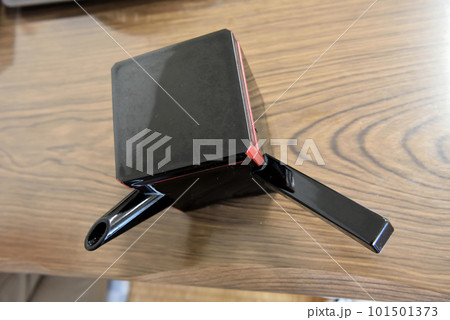 テーブルの上に置かれた湯筒 テーブルの上に置かれた湯筒 101501373