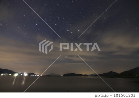 瀬戸内の夏の星景　夜明け前に昇るオリオン座 101501503