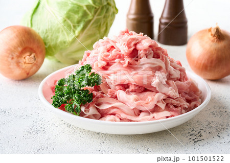 山盛りの国産豚小間切れ肉　1キログラム 101501522