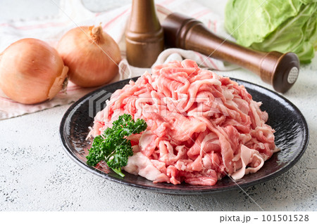 山盛りの国産豚小間切れ肉　1キログラム 101501528