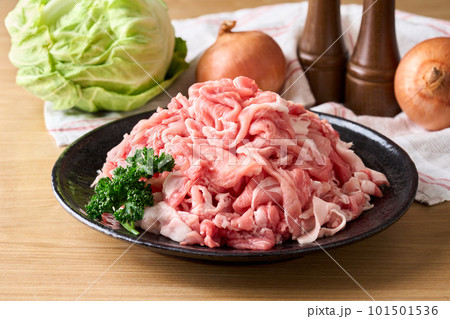 山盛りの国産豚小間切れ肉　1キログラム 101501536