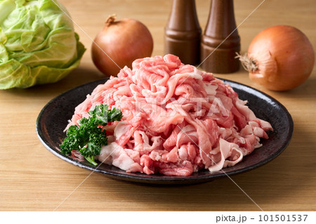 山盛りの国産豚小間切れ肉　1キログラム 101501537