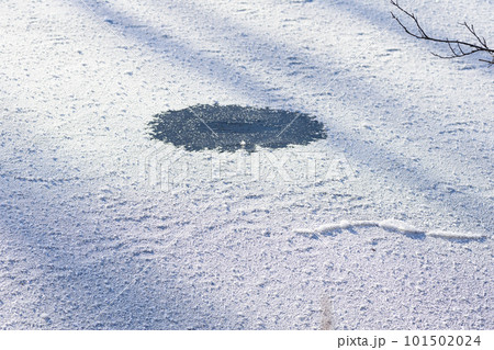 凍結した冬のウトナイ湖風景 101502024