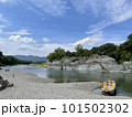 清流に浮かぶボート 101502302
