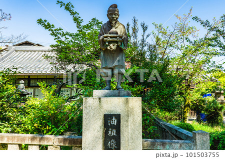 京都府大山崎町の離宮八幡宮　油祖像 101503755