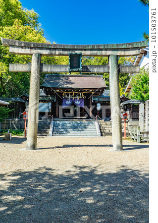 京都府大山崎町の離宮八幡宮　鳥居と中門（国登録有形文化財） 101503761