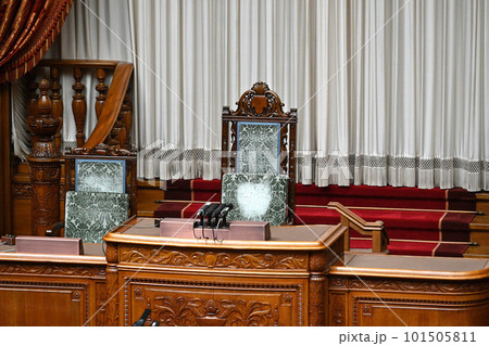 参議院議場の議長席 参議院議場の議長席 101505811