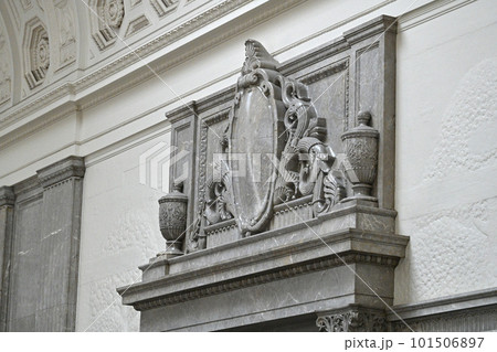 彫刻の美しい国会議事堂の御休所前広間 101506897