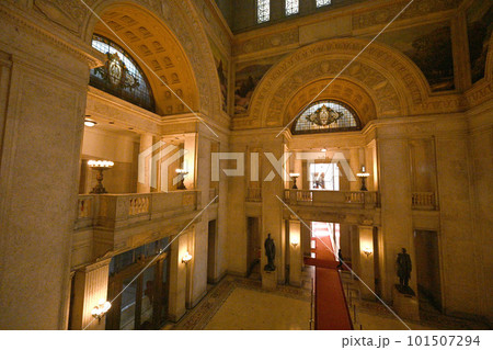美しい国会議事堂の中央広間 101507294