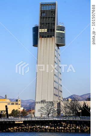 津軽海峡のへ玄関口・青森港に建つ観光施設… 青森県観光物産館『アスパム』 101507688