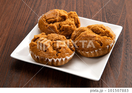 沖縄名物の黒糖蒸しパン、黒糖アガラサー 101507883