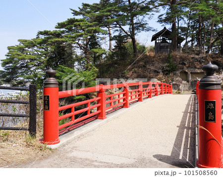 日本三景松島・雄島へと渡る赤い橋 渡月橋（宮城県宮城郡松島町） 101508560